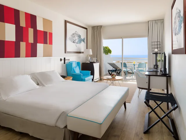 غرفة سوبيريور بريفيليج بسرير مزدوج وسرير فردي، H10 Estepona Palace 1/5