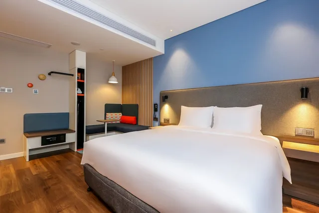 Specialty, Single Bed, Holiday Inn Express Jingdezhen Taoxichuan 1/3