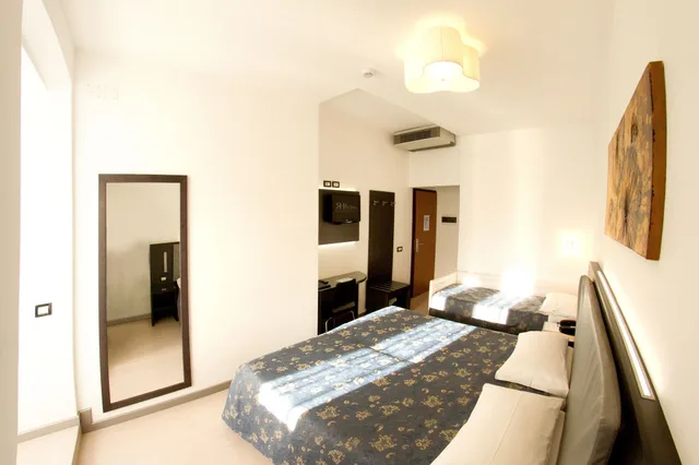 غرفة قياسية ثلاثية بثلاثة أسرّة، Roma Hotel 5/8