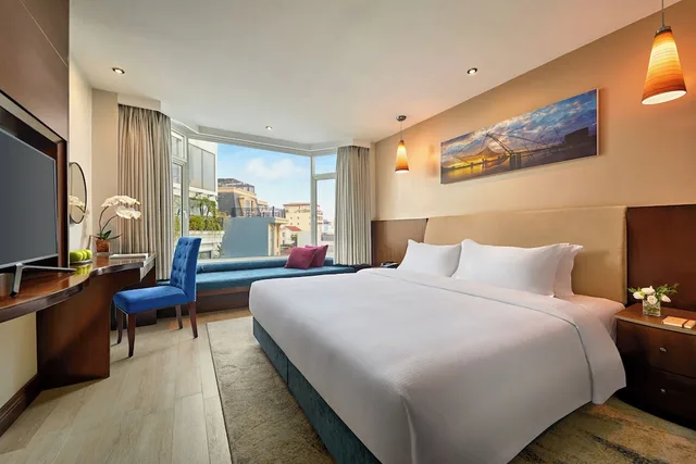 غرفة سوبيريور بسرير كينج بإطلالة على المدينة، The Hanoi Club Hotel Lake Palais Residences 2/4
