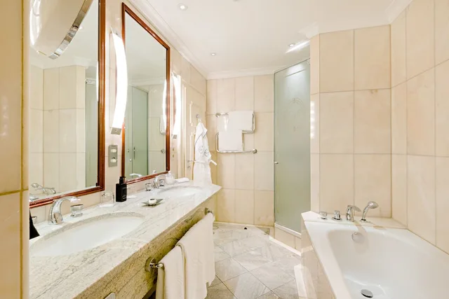 جناح بسرير كينج، Excelsior Hotel Ernst 9/10