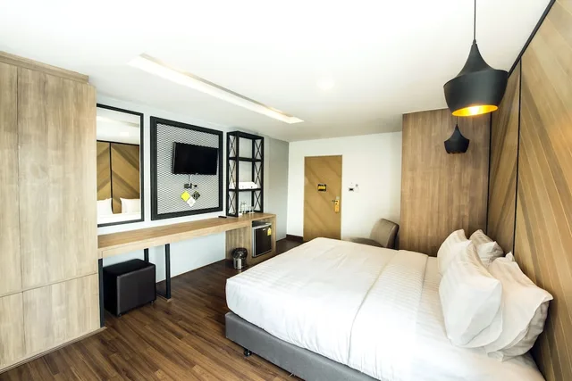 Standard, King Bed, City View, The Circle Hotel 2/5