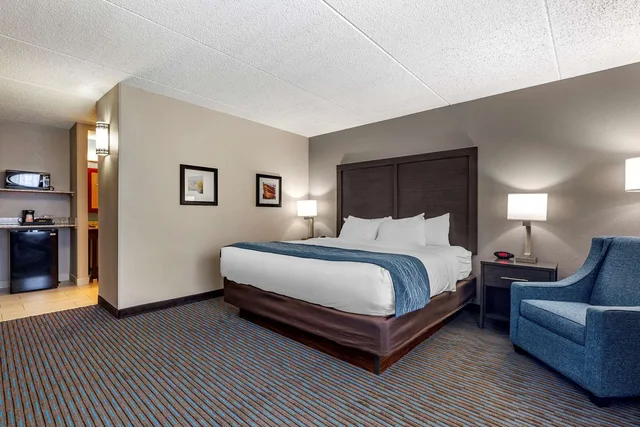 غرفة بسرير كينج، Comfort Inn Griswold, CT 1/4