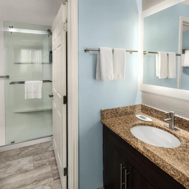 استوديو بسرير كينج مع أريكة بحوض استحمام لذوي الإعاقة، Residence Inn By Marriott Portland Downtown Riverplace 3/6