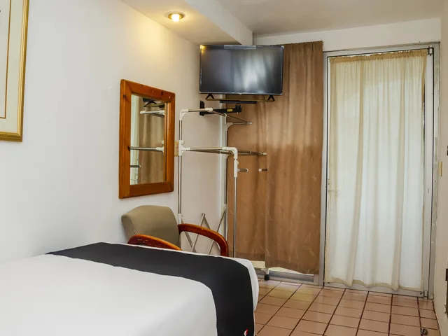 غرفة قياسية ثلاثية، Capital O Hotel Dos Mares, Cabo San Lucas 2/4