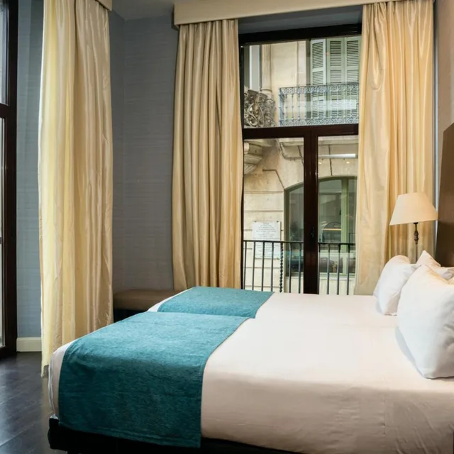 Cool, Comfort, King Bed, Ramblas View، Hotel Ramblas Internacional 1/5