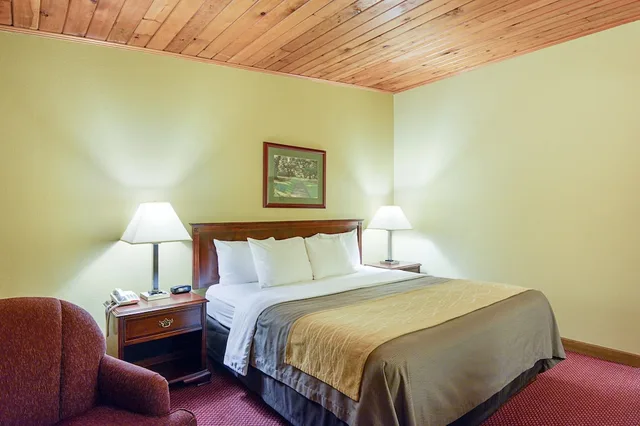 Standard, King Bed, Quality Inn in Winchester, VA 6/10