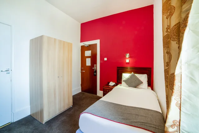 غرفة قياسية مفردة، OYO The Strand Hotel 1/4