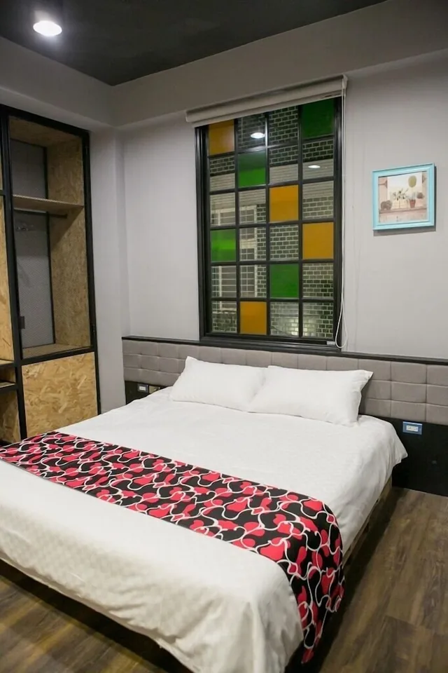 Silver, Queen Bed، Cun Cuisine 2/4
