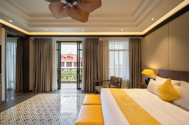 جناح بريميير بسرير كوين، Senna Hue Hotel 1/6