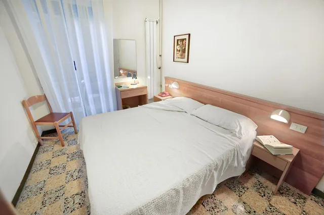 غرفة قياسية بسرير مزدوج أو سريرين منفصلين بشرفة، HOTEL MAYOLA 1/3