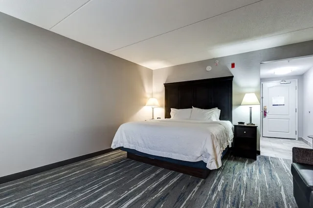 غرفة بسرير كينج، Hampton Inn Suites By Hilton Brantford 1/5