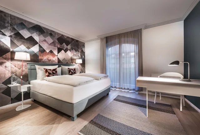 Classic, Double Bed, Steigenberger Hotel Treudelberg Hamburg 2/3