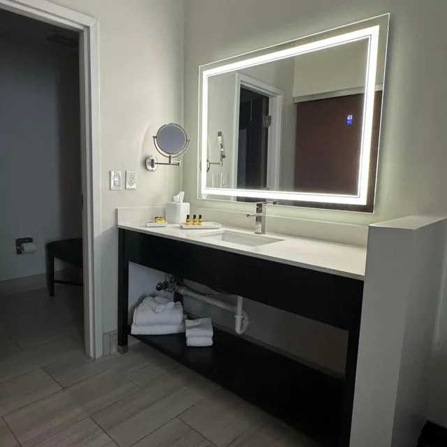 Room, Queen Bed, Kitchenette, Accessible, Best Western Plus Hannaford Inn & Suites 2/2