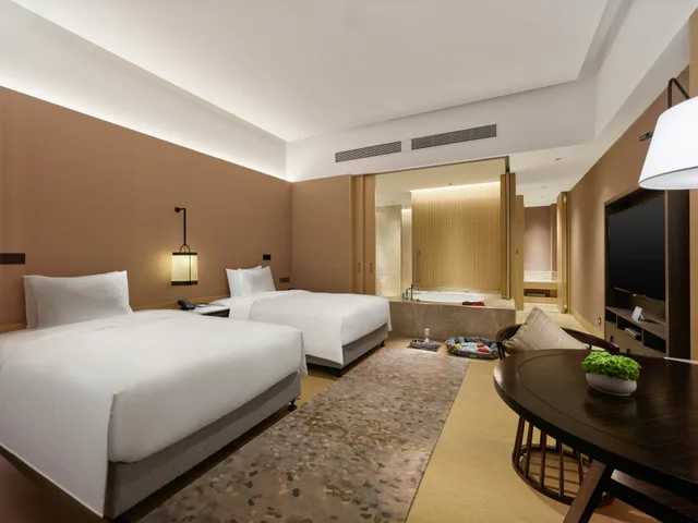 غرفة بسريرين منفصلين يُسمح فيها بالحيوانات الأليفة، Hilton Shanghai Songjiang Guangfulin 1/2