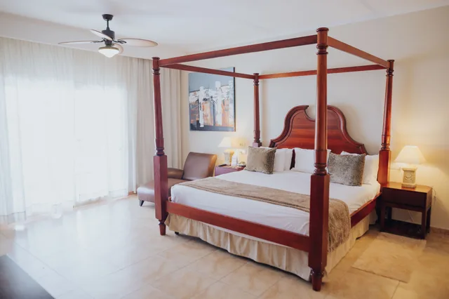 1 Bedroom, Colonial, Club, Suite, King Bed, Adult Only, Hot Tub، Majestic Colonial Punta Cana - All Inclusive 1/2