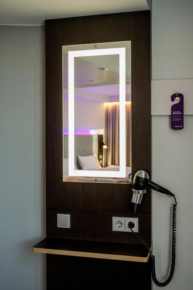 غرفة قياسية ثلاثية بسرير مزدوج مع أريكة، Premier Inn Lubeck City Centre 4/4