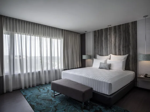 Superior, Suite, King Bed, Pullman Miri Waterfront 5/9