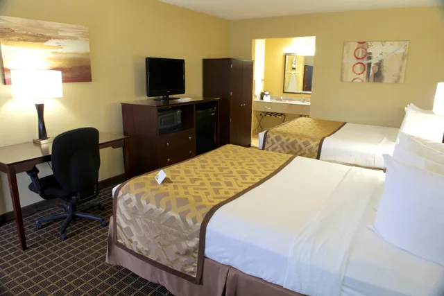 Deluxe, 2 Queen Beds, Best Western Green Tree Inn 6/8