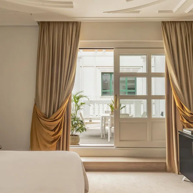 Red Level, Penthouse Suite, Sofa, Palacio de Los Duques Gran Melia 3/4