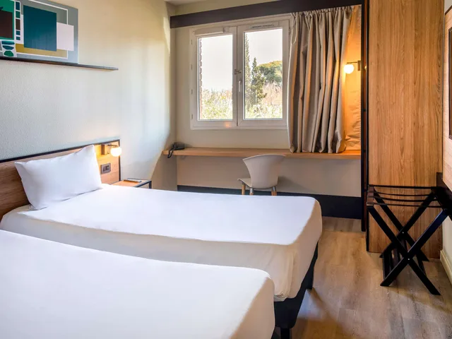 غرفة بسرير مزدوج، Ibis Mendoza 1/10