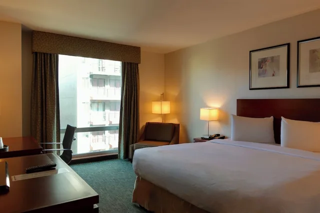 Classic, Queen Bed, LIC Manhattan View Hotel 1/3