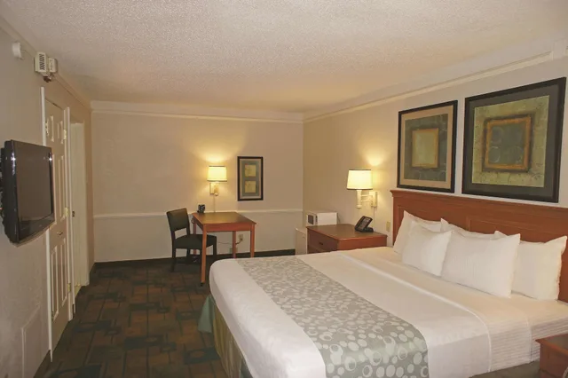 Room, King Bed, Accessible, La Quinta Inn Pensacola 1/9