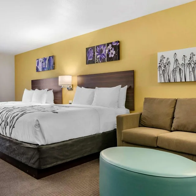 غرفة قياسية بسريرين كوين بحوض استحمام لذوي الإعاقة، Sleep Inn & Suites Great Falls Airport 2/4
