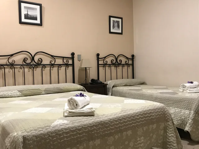 غرفة قياسية ثلاثية، Hostal El Pilar 4/5