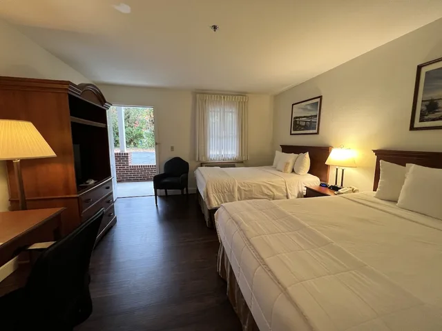غرفة بسريرين مزدوجين يُسمح فيها بالحيوانات الأليفة في طابق منخفض، Inn at Cemetery Hill 2/8