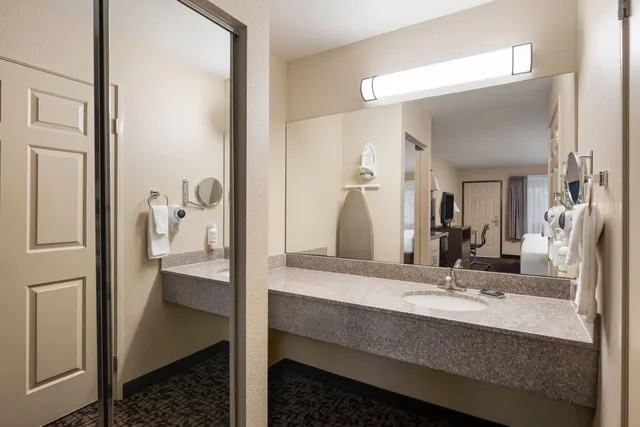 جناح بسرير كينج، Hawthorn Suites By Wyndham Napa Valley 2/4