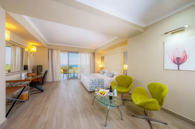 Deluxe, Lateral Side Sea View، Atrium Platinum Luxury Resort 4/6