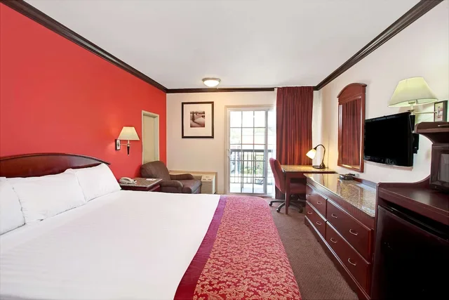 جناح بسرير كينج، Ramada by Wyndham Pasadena 1/2