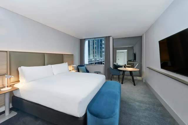 غرفة تنفيذية بسرير كينج، Parmelia Hilton 1/8