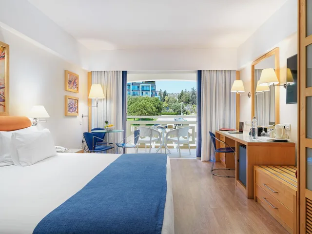 Executive, Double Bed, Inland View، St Raphael Resort and Marina 1/6