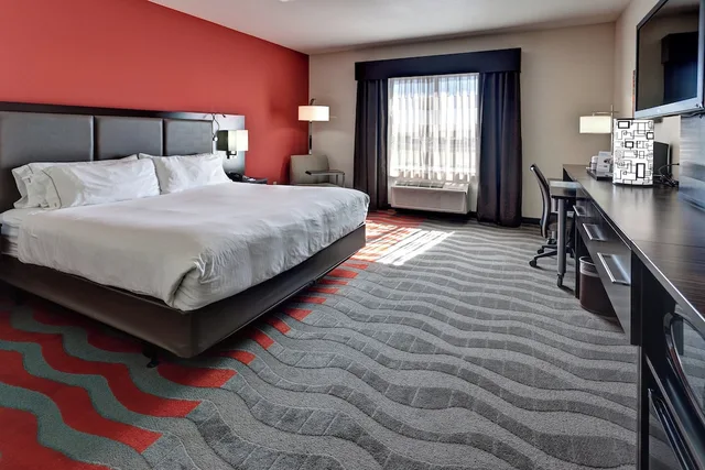 غرفة قياسية بسرير كينج لذوي الإعاقة، Holiday Inn Express & Suites Wichita Northwest Maize K-96 2/5
