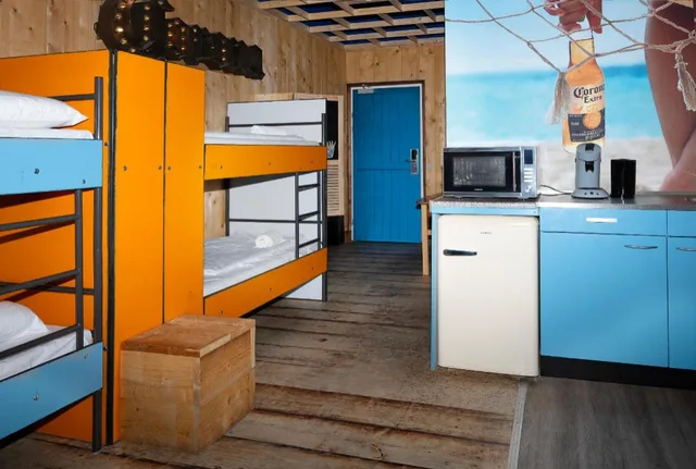 Theme, 4 Bunk Beds، Amsterdam Teleport Hotel 2/3