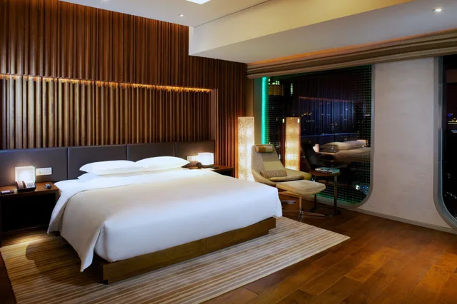 Andaz, Suite, King Bed، Andaz Xintiandi Shanghai - A Concept By Hyatt 3/6