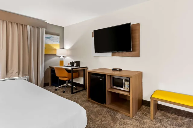 غرفة بسرير كينج، Comfort Inn & Suites Elk City South 3/4