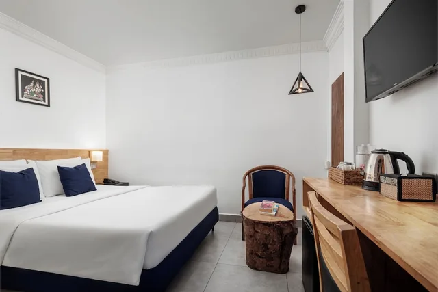Standard, King Bed, No Window، Pacific Hotel 3/10