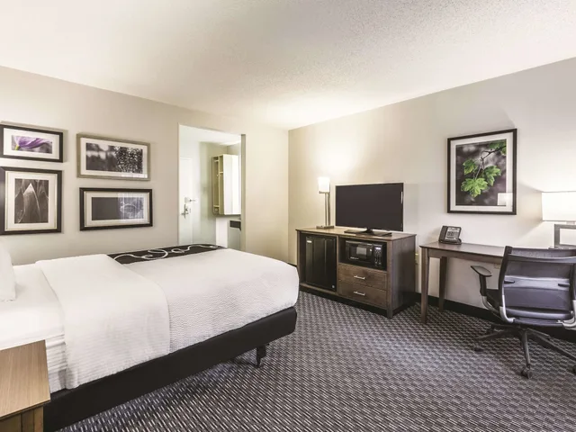 غرفة بسرير مزدوج لذوي الإعاقة، La Quinta Inn & Suites by Wyndham Atlanta Midtown - Buckhead 1/3