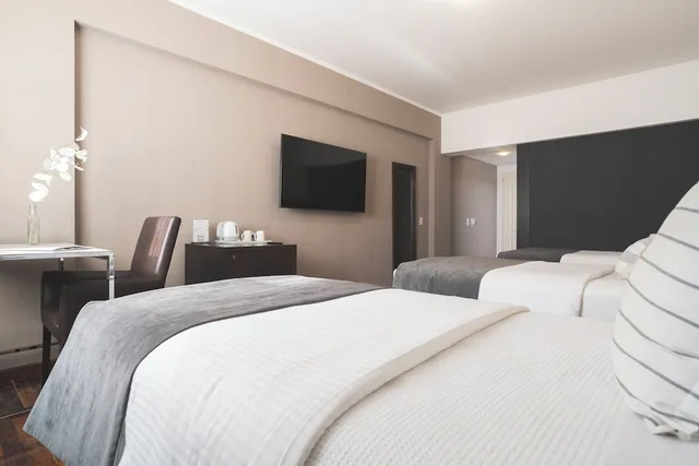 غرفة سوبيريور ثلاثية بسرير كينج وسرير فردي، HOTEL TOLOSA 10/10