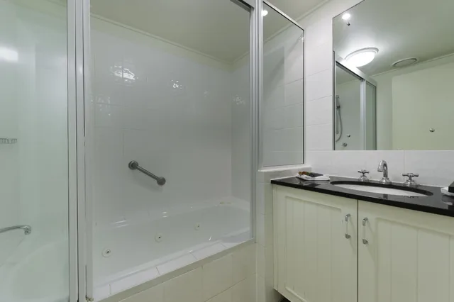 شقة بسريرين منفصلين بغرفة نوم واحدة، Mandalay Luxury Beachfront Apartments 4/4