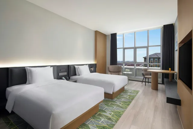 غرفة قياسية بسريرين منفصلين، Holiday Inn TongXiang 1/3