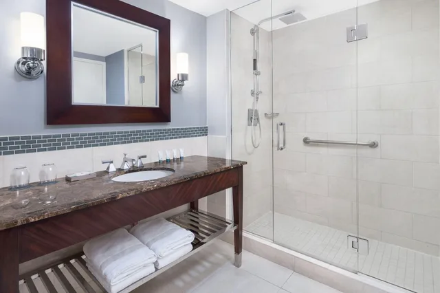 غرفة ديلوكس بسرير مزدوج بإطلالة، The Westin Washington National Harbor 3/3