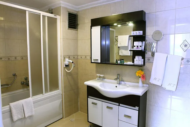 جناح، Buyuk Saruhan Hotel 1/1