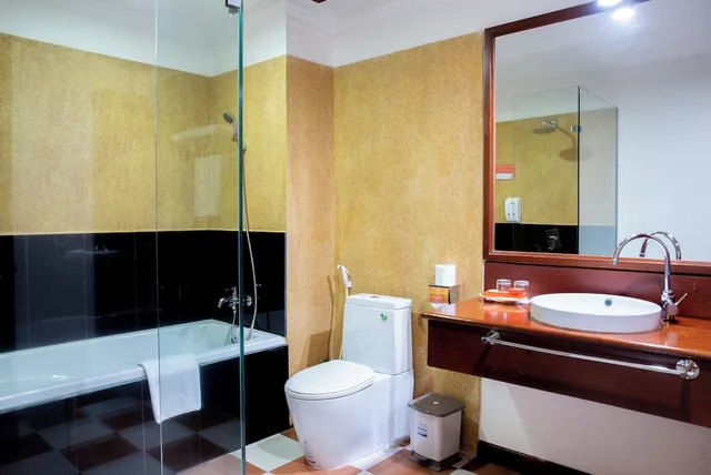 جناح تنفيذي بسرير كينج، Royal Crown Hotel & Spa 3/3