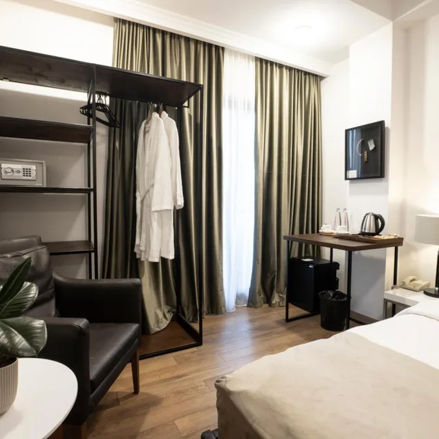 غرفة سوبيريور بسريرين منفصلين بإطلالة على المدينة بشرفة، Citadel Narikala Hotel 8/10