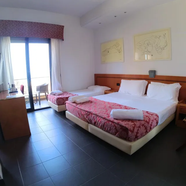 غرفة ديلوكس ثلاثية بإطلالة على البحر، Best Western Hotel Nettunia 1/10