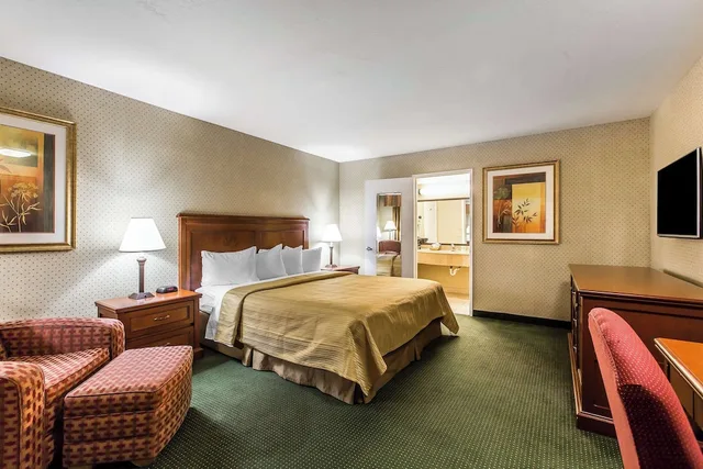 Room, Queen Bed, Accessible, Quality Inn Near China Lake Naval Station 2/4